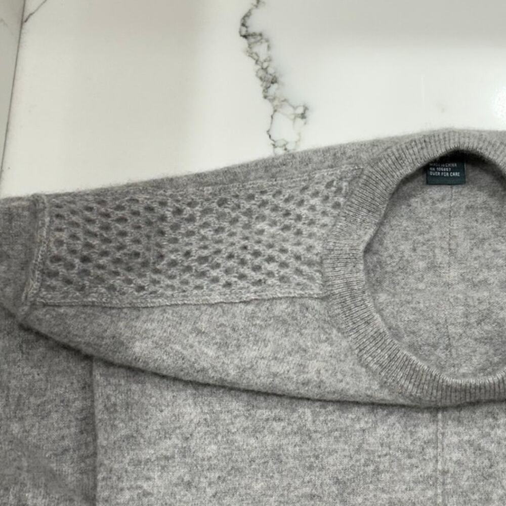 Griffen 100% Cashmere Crewneck Sweater Gray XS Textured Shoulder Detail - Picture 7 of 12